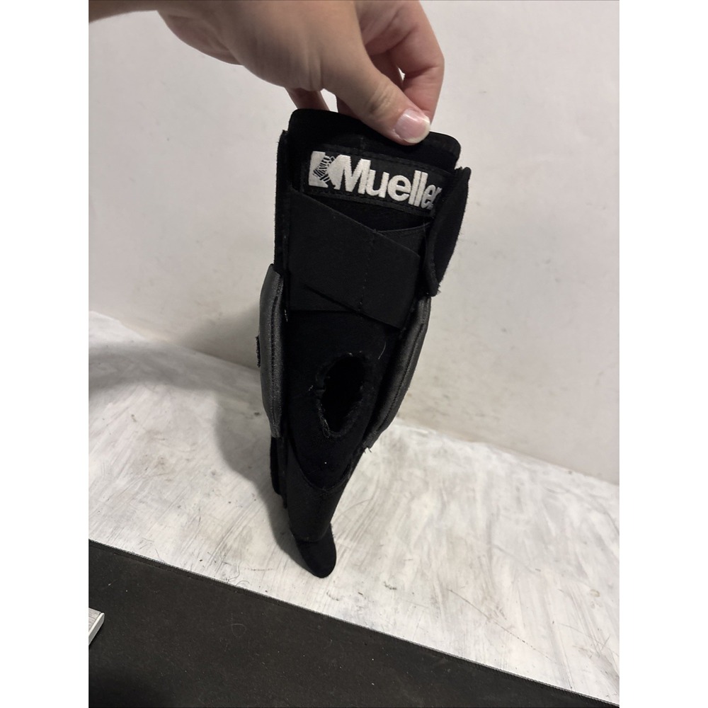 Mueller Adjustable Knee Open Support Black One Size OSFM Joint Brace